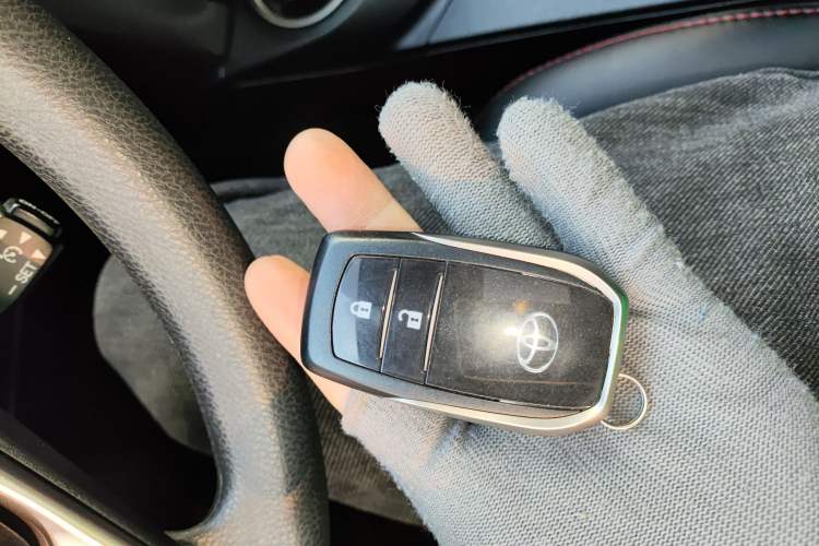 Used Toyota RAV4 2016 2.0L CVT Two-Wheel Drive Fashion Edition China V Standard
