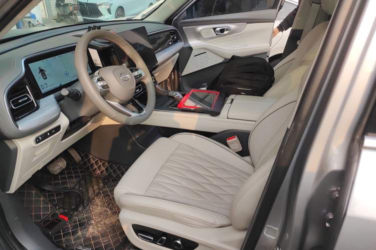 Used GAC Trumpchi GS8 2022 Linghang Series 2.0 TGDI Two-Wheel-Drive Luxury Smart Connectivity Version (7 Seats)
