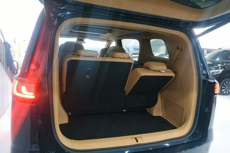 Used VOYAH Dream 2025 PHEV Four-Wheel Drive Prestige Kunpeng Edition
