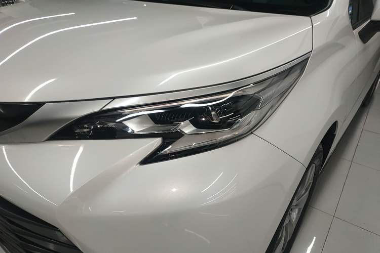 Used Toyota Sienna 2024 2.5L Hybrid Four-Wheel Drive Prestige Edition