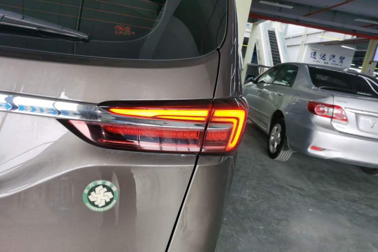 Used Buick GL8 2023 Land Executive Class Smart Enjoyment Model