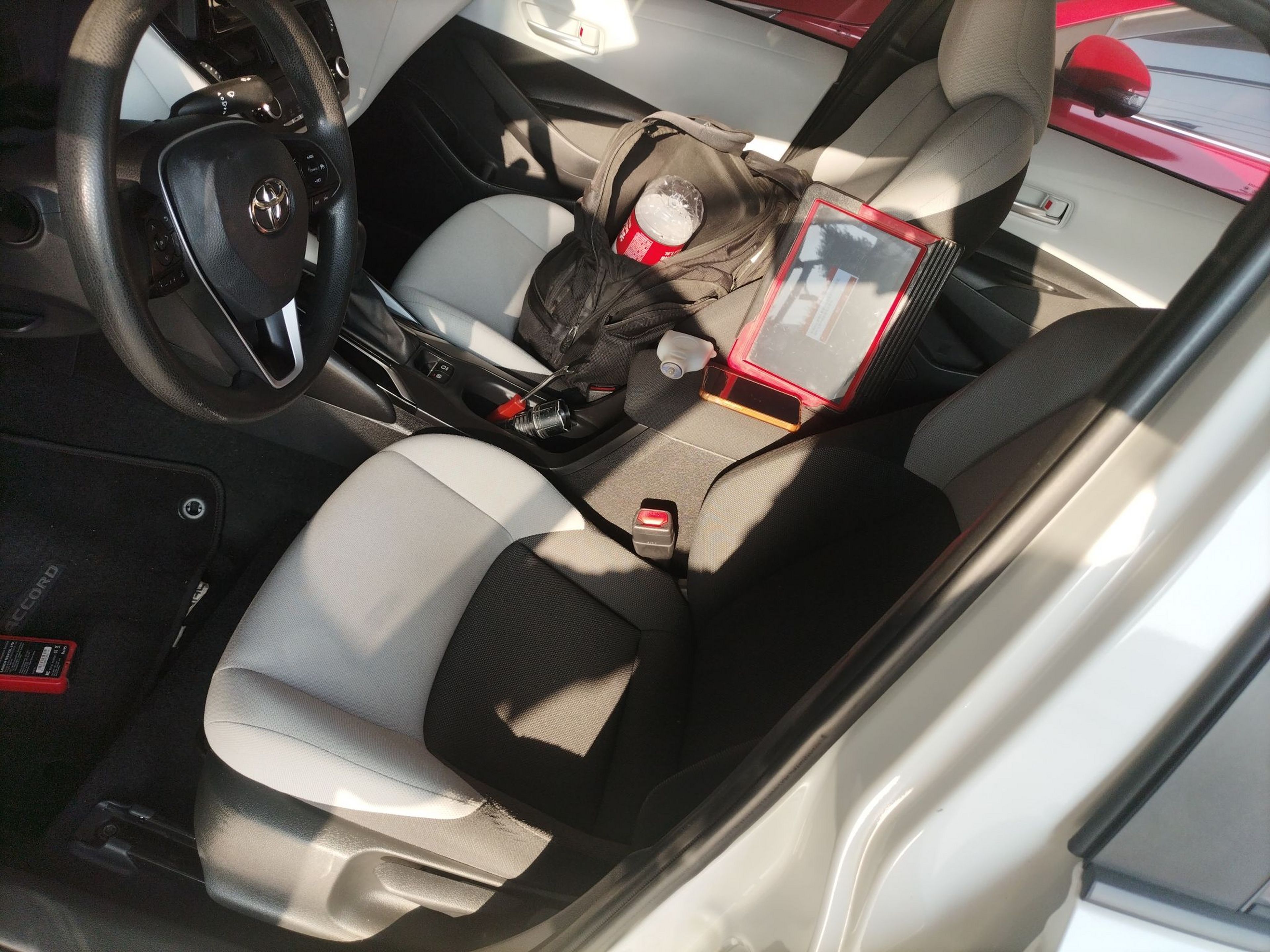 Переднее сиденье в автомобиле