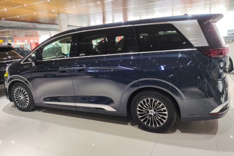 Used Denza D9 2022 DM-i 1040 Prestige Model
