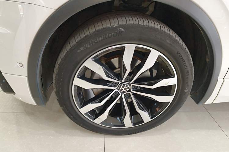 Used Volkswagen Tiguan L 2021 330TSI Automatic Two-Wheel Drive R-Line Enhanced Edition
