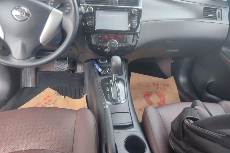 Used Nissan Tiida 2013 1.6L CVT Cool Cafe Edition
