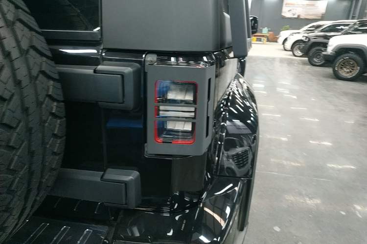 Used  BJ40 2023 2.0T Automatic Four-Wheel Drive Urban Hunter Edition Chivalrous Type