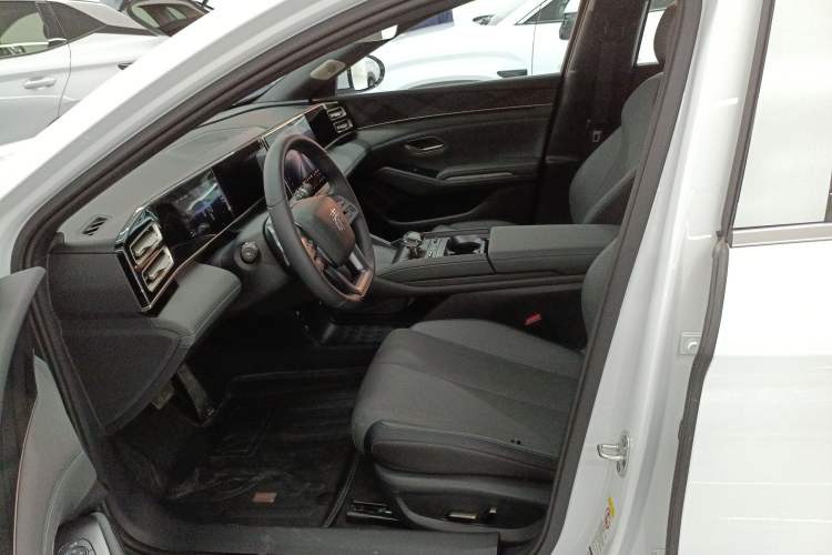 Used BYD Qin L 2025 DM-i Smart Drive 120KM Superior Model
