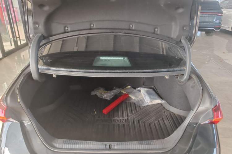 Used Toyota Avalon 2019 2.5L Touring Premium Version China VI Standard
