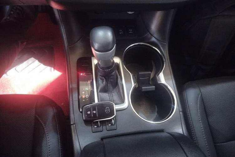 Used Toyota Highlander 2018 2.0T Four-Wheel Drive Luxury Edition 7 Seats China V Emission Standard
