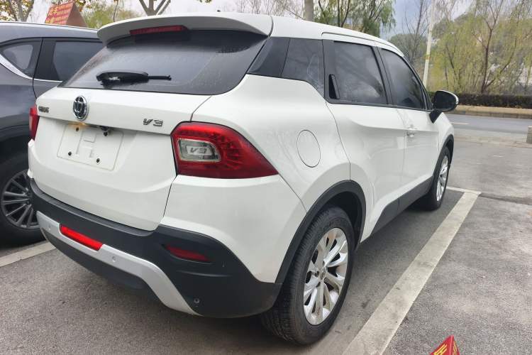 Used Brilliance V3 2015 1.5L Manual Smart Version
