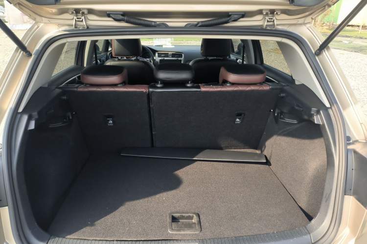 Used Volkswagen Golf 2017 1.6L Automatic Comfort Million-Vehicle Anniversary Edition