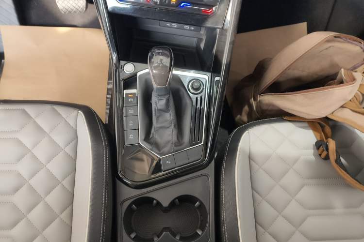 Used Volkswagen Tayron 2024 300TSI Two-Wheel-Drive Luxury Plus Advanced Version
