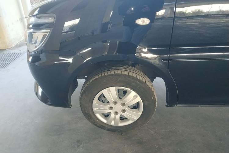 Used FORTHING Lingzhi 2023 M5L 1.6L Base Model 5 Seats
