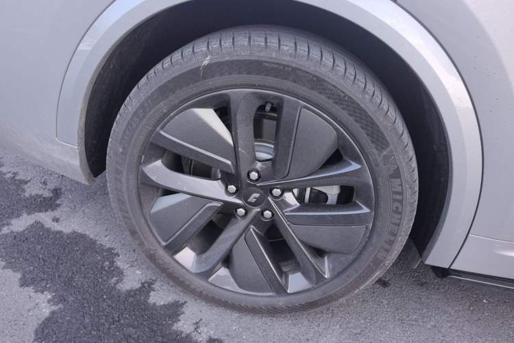 Used Li Auto L8 2023 Pro Model
