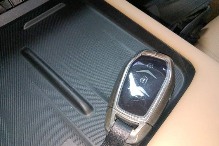 Used  E5 PLUS 2025 165 km Long-Range Version PLUS 5-Seater
