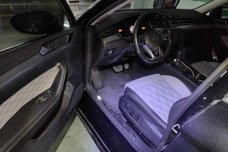 Used Volkswagen Magotan 2024 2 Million Units Zhongxiang Version 330TSI DSG Luxury Edition
