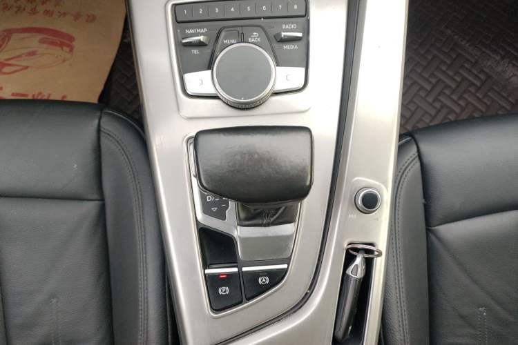 Used Audi A4L 2018 30th Anniversary Edition 40 TFSI Fashion Model
