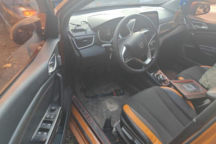 Used Baojun 310 2017 1.5L Automatic Fashion Model
