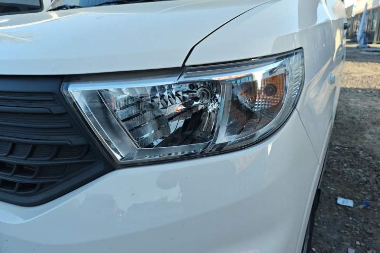 Used Wuling Hongguang V 2022 1.5L Jingqu Edition Electric-Assist LAR