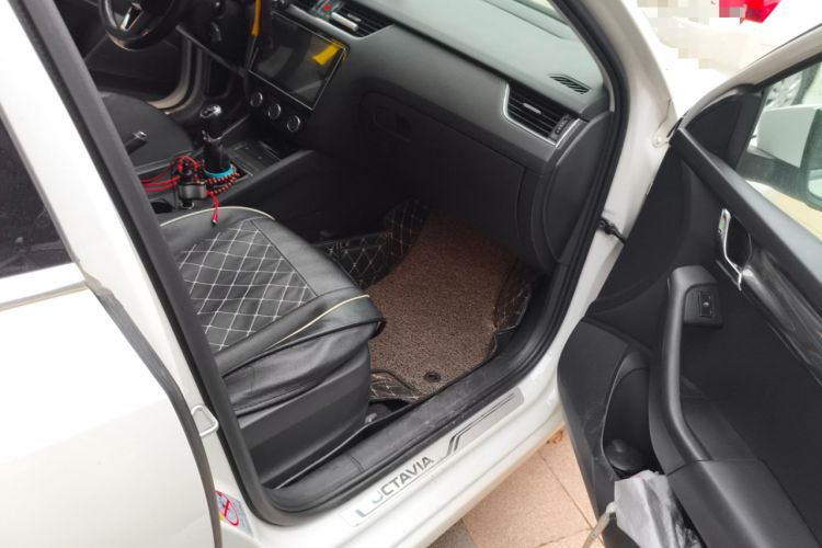 Used Skoda Octavia 2017 1.6L Manual Smart Drive Edition
