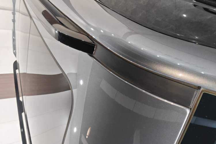 Used  Leopard 5 2023 Navigator Edition
