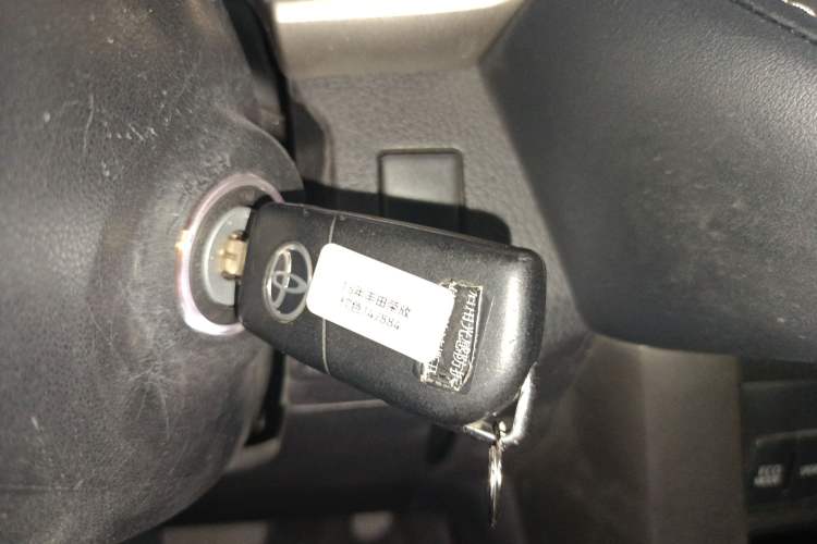 Used Toyota RAV4 2015 2.0L CVT Two-Wheel Drive Fashion Edition