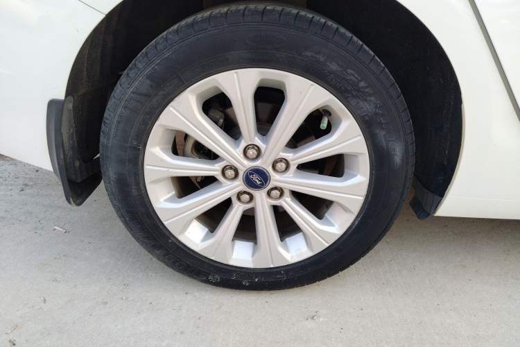 Used Ford Escort 2015 1.5L Automatic Fashion Model