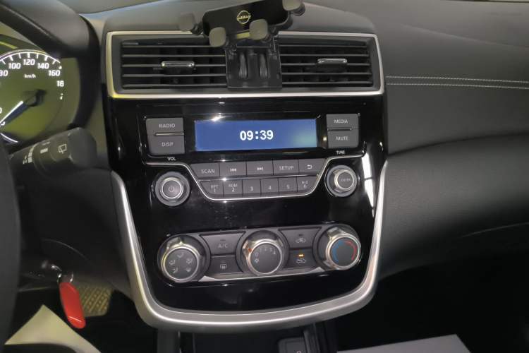 Used Nissan Tiida 2016 1.6L CVT Cool Dynamic Edition