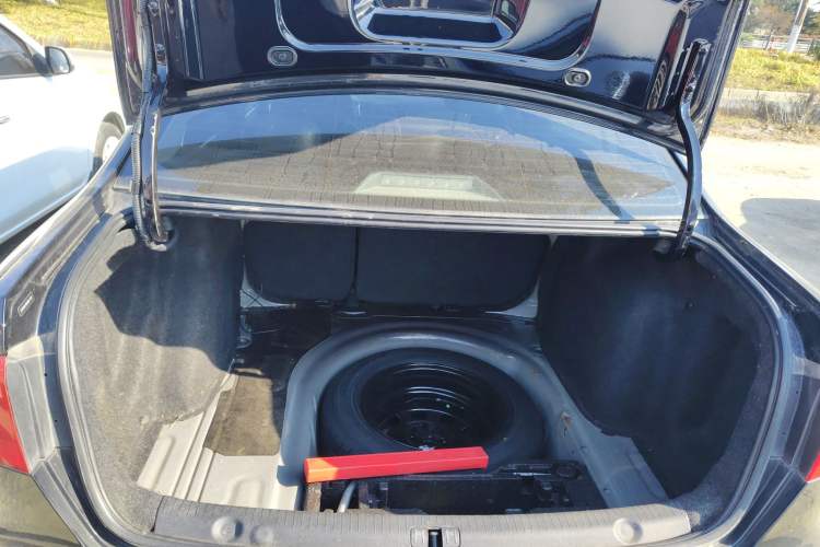 Used Volkswagen Lavida 2013 Restyled Classic 1.6L Manual Comfort Edition
