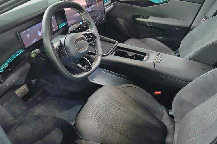 Used Lynk & Co 07 2024 EM-P 126 Long-Range Ultra
