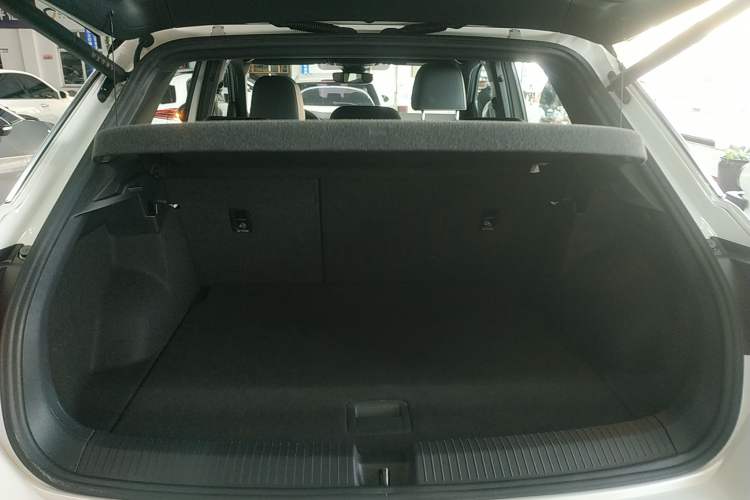 Used Volkswagen T-ROC 2023 300TSI DSG Two-Wheel Drive Starlight Edition