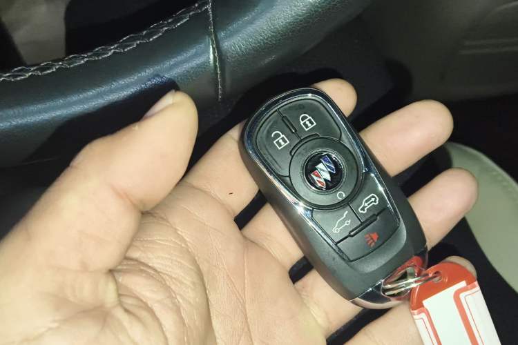 Used Buick GL8 2023 Land Executive Class Deluxe Model
