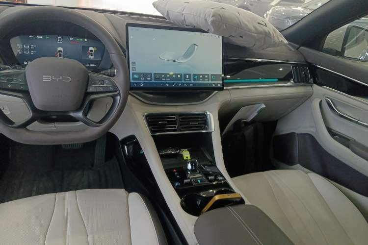 Used BYD Song PLUS New Energy 2025 EV Intelligent Driving Version 520km Premium Model
