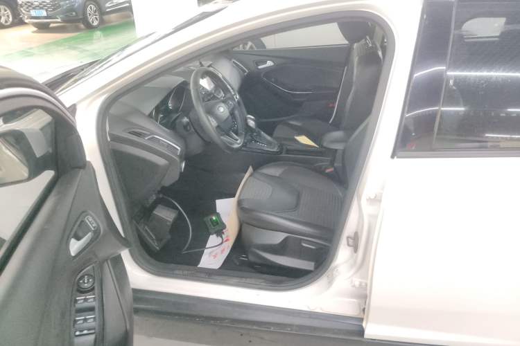 Used Ford Focus 2015 Sedan 1.6L Automatic Trend Model
