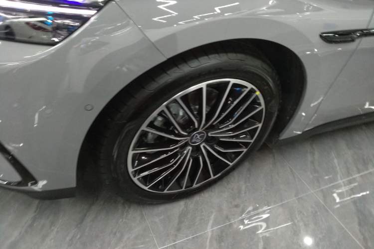 Used BYD Han 2025 DM-i Intelligent Driving Edition 125KM LiDAR Flagship Model
