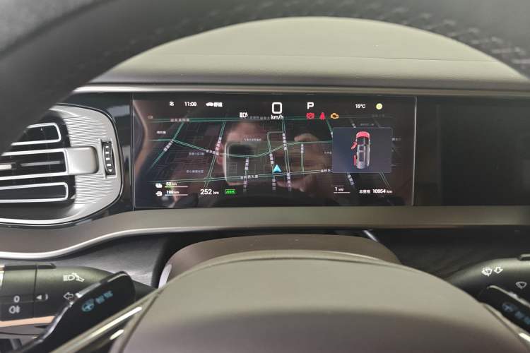 Used Denza D9 2025 DM-i Intelligent Drive 1020 Four-Wheel Drive Prestige Model
