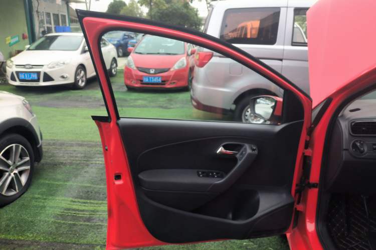 Used Volkswagen Polo 2016 1.4L Manual Fashion Model
