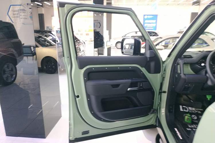 Used Land Rover Defender 2023 110 3.0T P400 75th Anniversary Legend Edition
