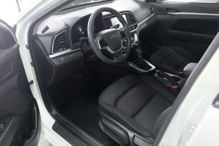 Used Hyundai Elantra 2016 1.6L Automatic ZhiXuan – Elite Version
