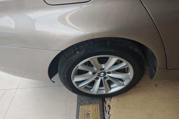 Used BMW 5 Series 2014 520Li Elegant Model
