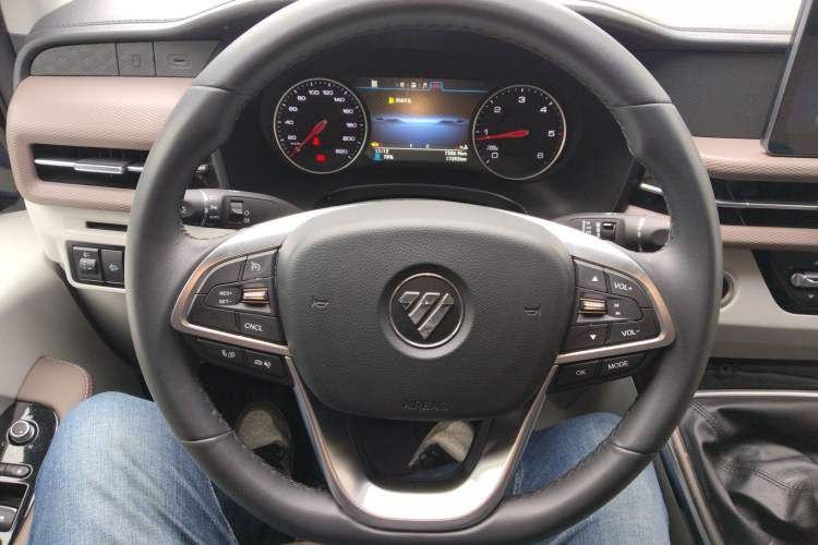 Used Foton Tianyuan V 2024 Tuyano V PRO Premium Minivan 2.0T Manual Long Wheelbase Mid-Height Roof Rear Single Tire – 7/9 Seater