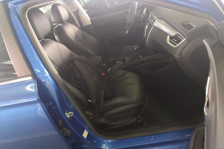 Used Roewe i5 2019 GL 20T Automatic 4G Connected & Ultra-Cool Play Edition
