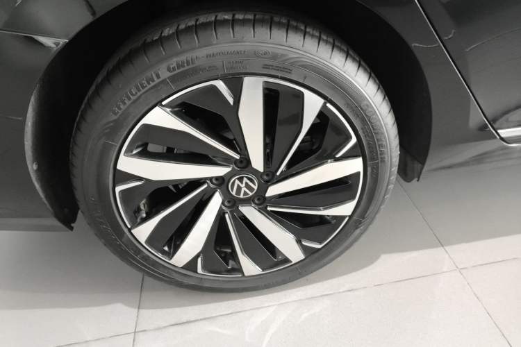 Used Volkswagen Passat 2024 380TSI Dragon Glory Edition
