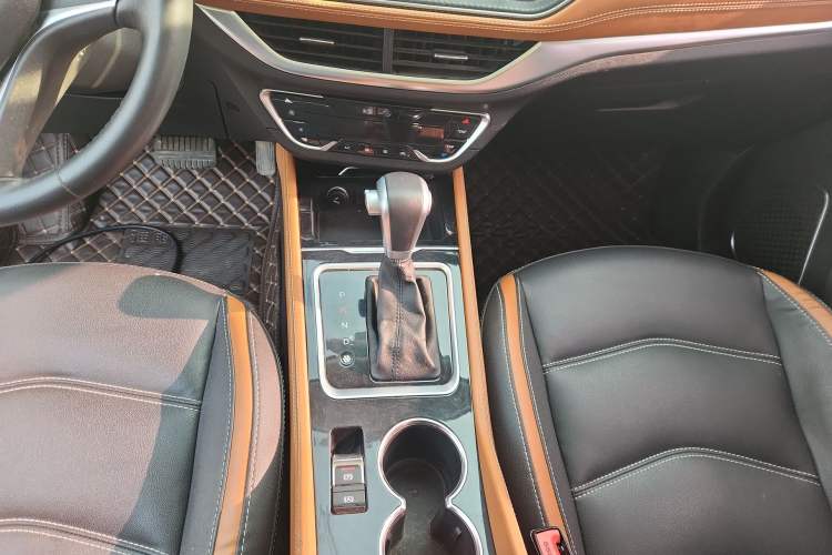 Used Zotye T300 2017 1.5T CVT Premium Edition
