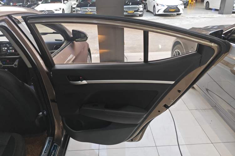 Used Hyundai Elantra 2016 1.6L Automatic ZhiXuan – Elite Version
