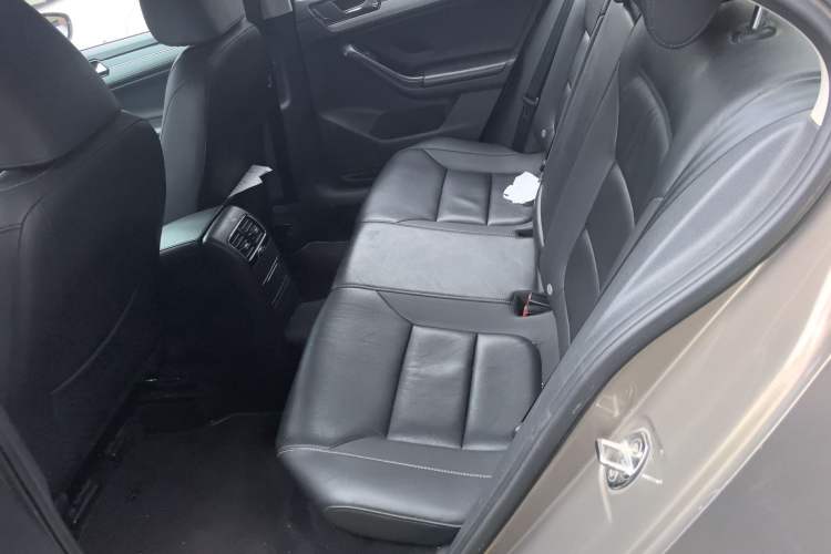 Used Volkswagen Sagitar 2015 1.6L Manual Comfort Model
