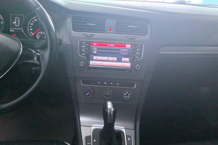 Used Volkswagen Golf 2015 1.6L Automatic Comfort Model
