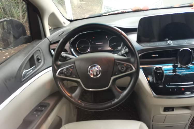 Used Buick GL8 2020 Land Business Class 652T Luxury Model
