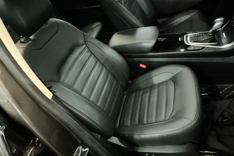 Used Ford Edge 2018 EcoBoost 245 Two-Wheel-Drive Titanium 7-Seater China V Standard
