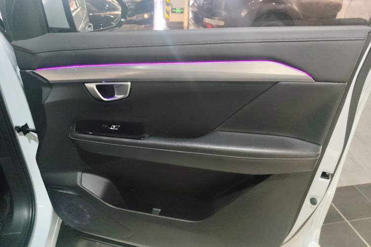 Used Wuling Asta 2022 2.0L DHT Electric-Speed Version
